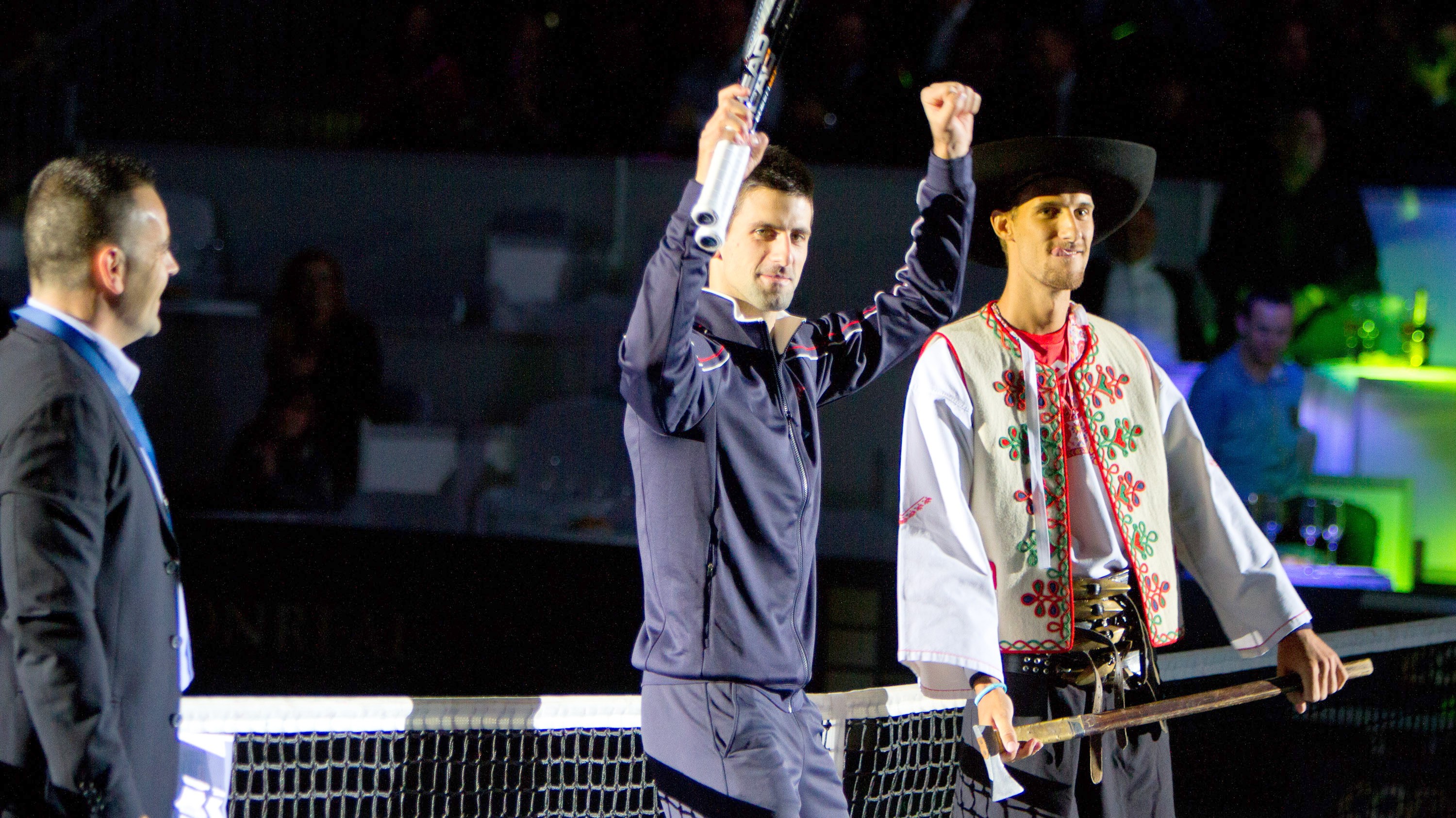 Diváci v bratislavskej hale NTC boli včera svedkami veľkolepej šou v hlavnej úlohe s najlepším tenistom súčasnosti. Novak Djokovič sa sám veľmi dobre zabával a práve o to bol piaty ročník exhibície Tenis Classic spontánnejší!